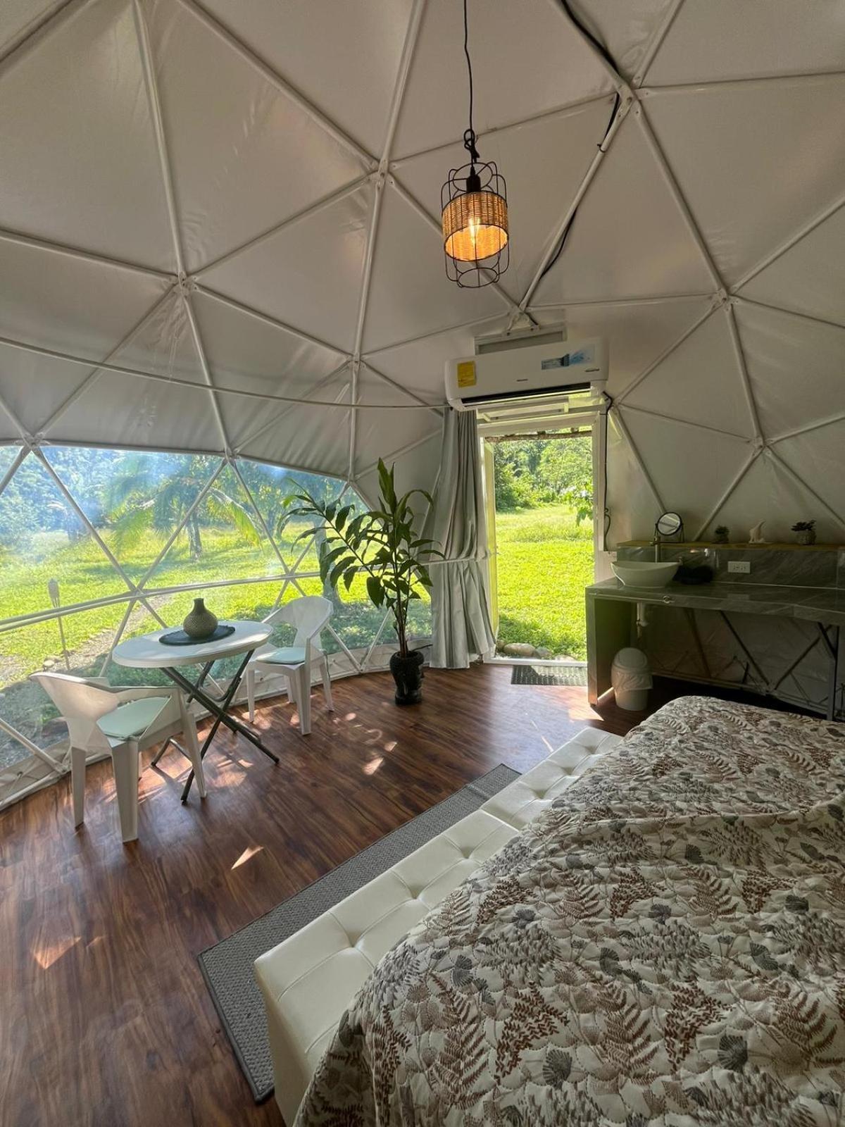 La Comarca River Glamping Dome Near Manuel Antonio Eksteriør bilde